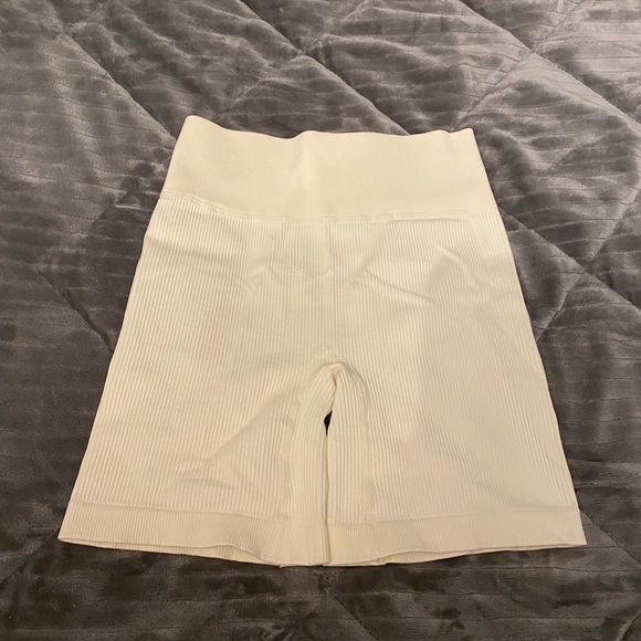 White / cream womens size medium biker shorts - Picture 2 of 2